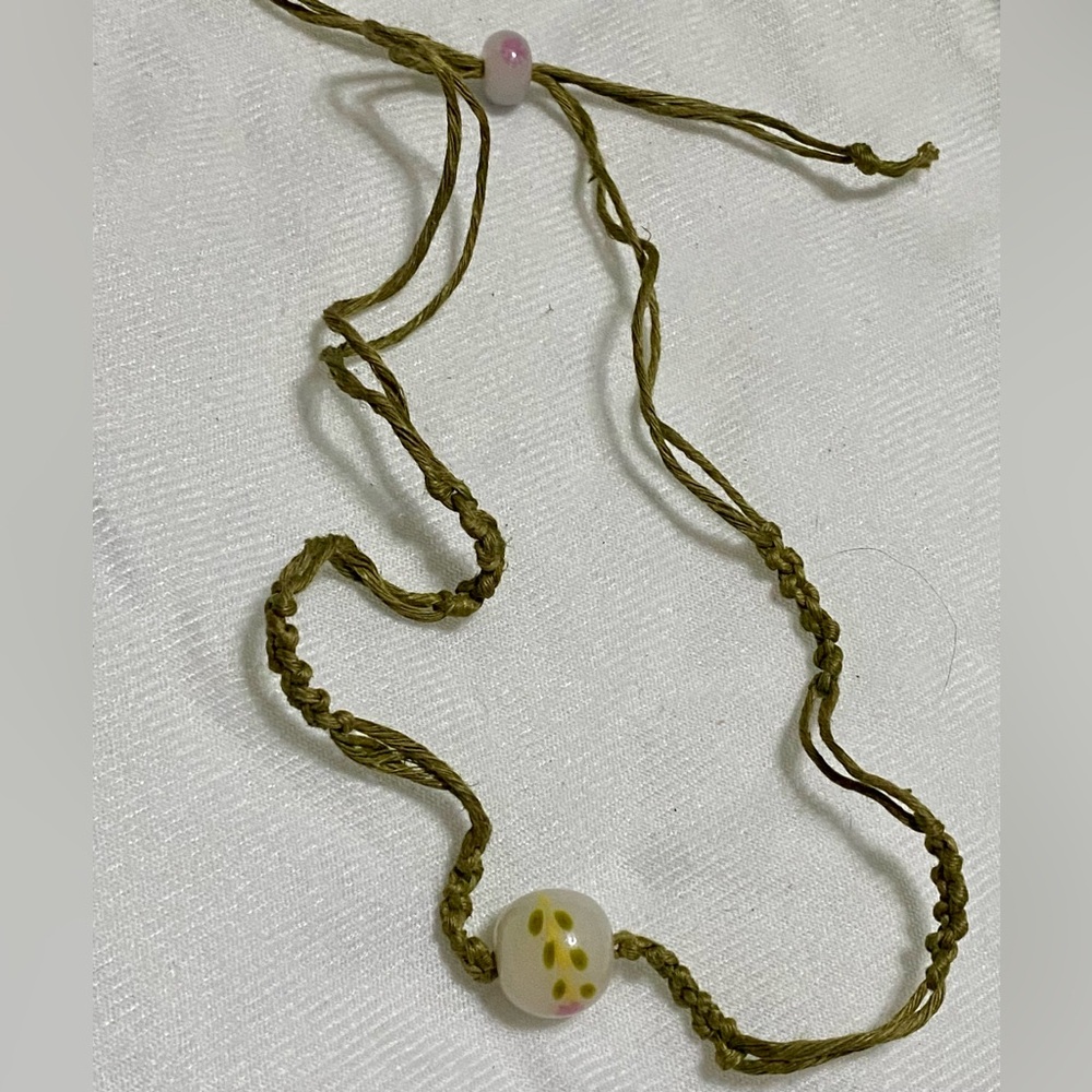 Green Curved Necklace with Delicate Design